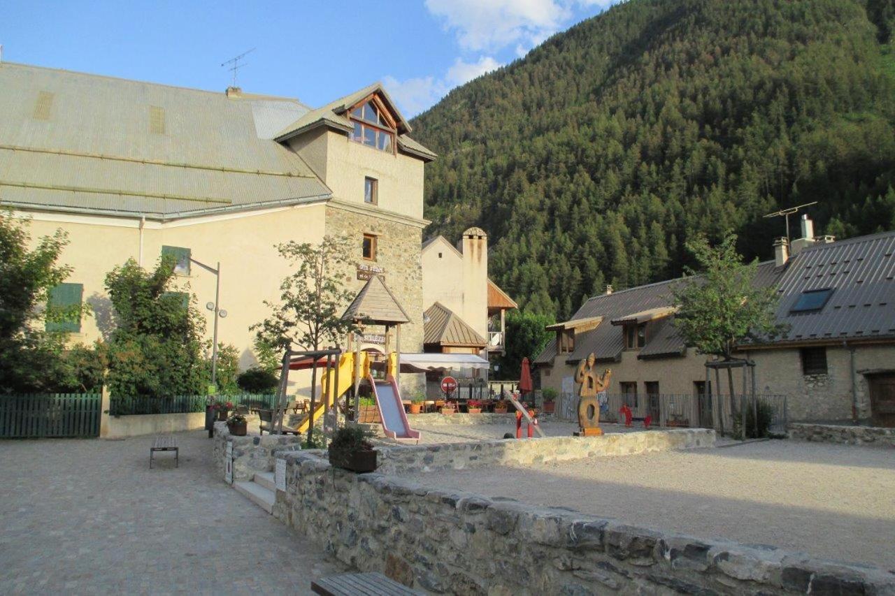 Le Gite Les Melezes Villar-d'Arene Bagian luar foto